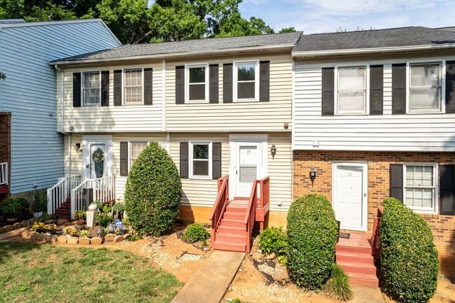 Building Photo - 3 Bedroom Townhouse Near Downtown Durham