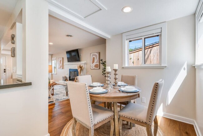 Building Photo - 6404 47th Ave SW