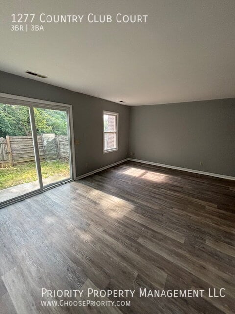 Building Photo - 1277 Country Club Ct