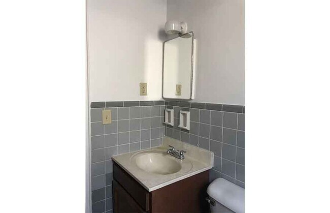 Building Photo - 922-926 Ludlow Avenue