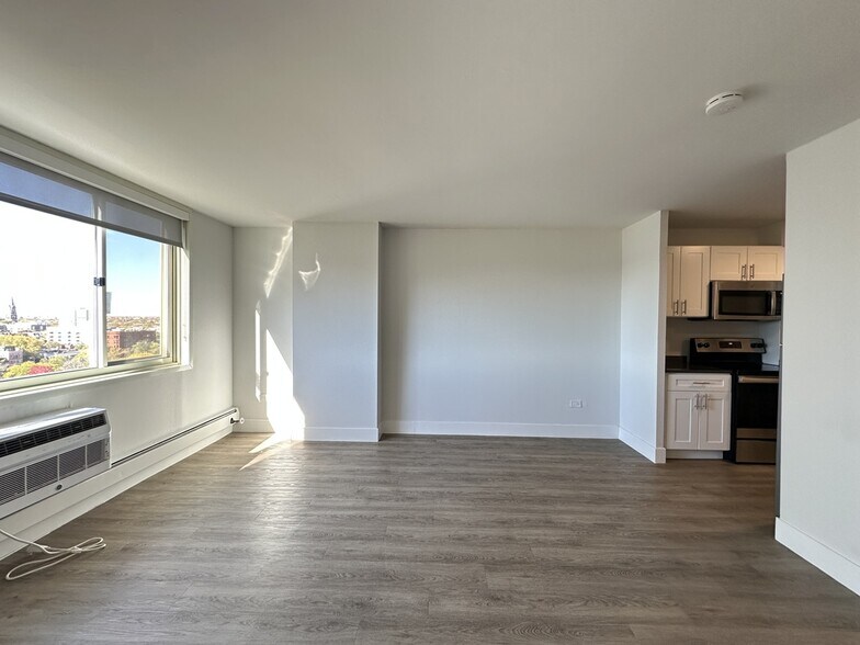 Building Photo - 1349 N Dearborn St