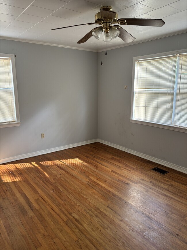 Building Photo - 12 Howell Rd