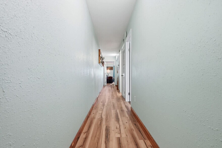 Building Photo - 8743 Thomas Dr