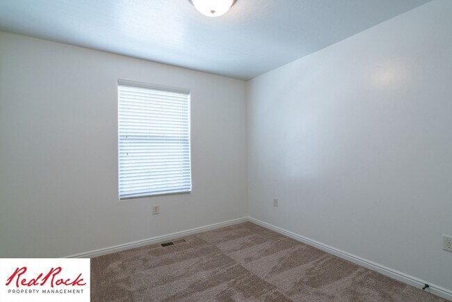 Building Photo - 2075 S Sir Monte Dr