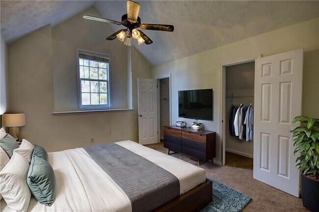 Building Photo - 2475 Nugget Dr SW