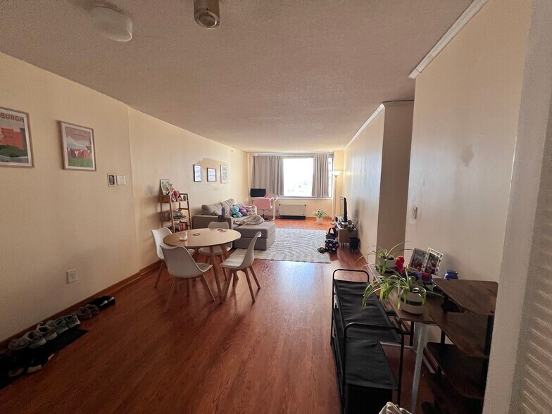 Dinning/Living Room 2 - 45 river drive south