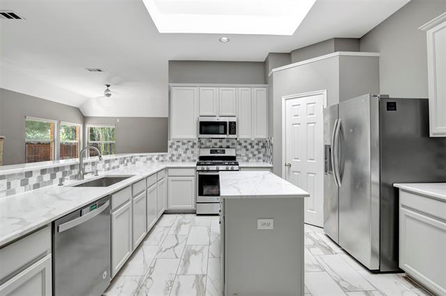 Building Photo - 9709 Lovers Ln