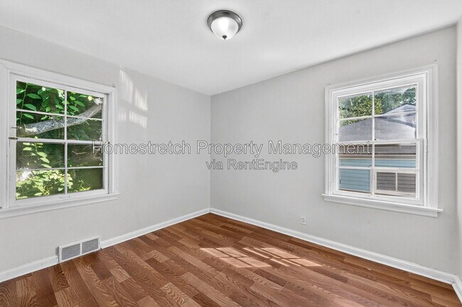 Building Photo - 426 Plaza Ave