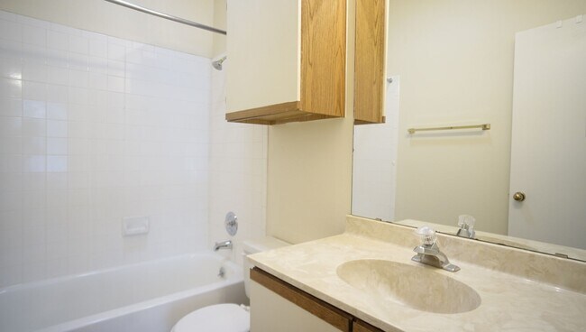 Building Photo - 2/2 Condo in Central Austin