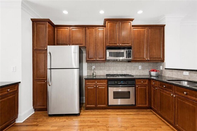 Building Photo - 5490 Glenridge Park NE