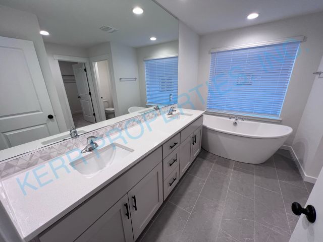 Building Photo - FREE RENT! Spacious 4-Bedroom Home in Happ...