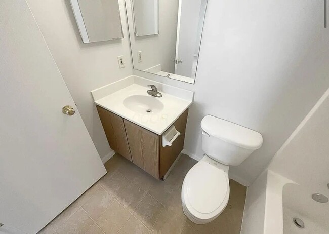 Primary Photo - Beautiful 2 bed 2 bath with updated kitchen