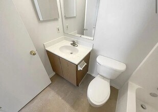 Building Photo - Beautiful 2 bed 2 bath with updated kitchen