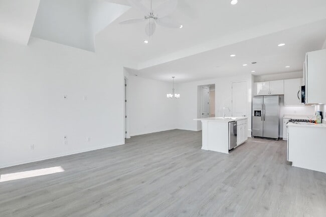 Building Photo - 165 Salty Fin Dr