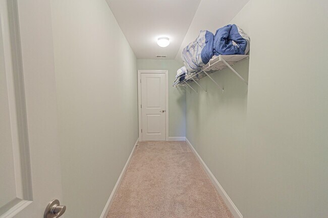 Building Photo - 2402 Via Palma Dr
