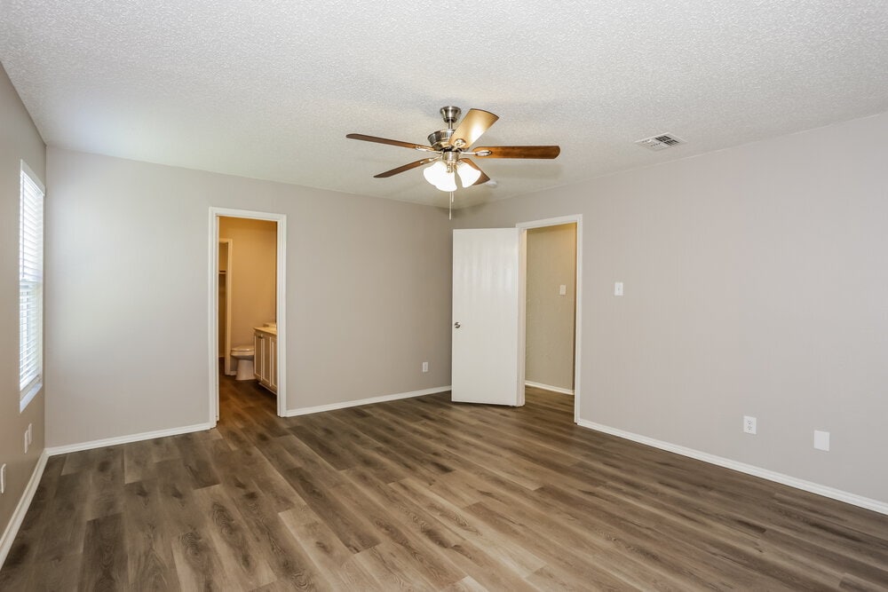 Building Photo - 4349 Meadowknoll Dr