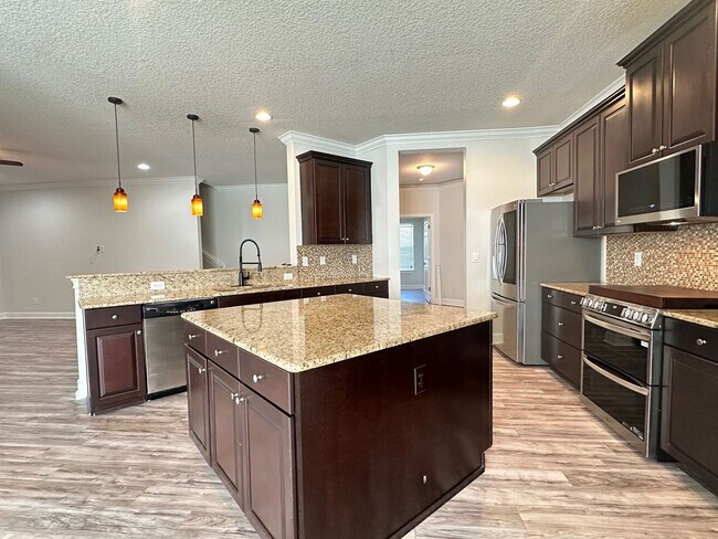 Building Photo - 4/4 Plus Office, Plus In-Law Suite/Gate Se...