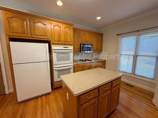 Building Photo - 3440 Alexander Cir