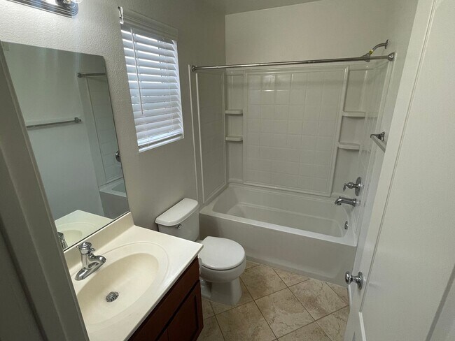 Building Photo - Charming 4 bedroom 4 bathroom in heart of East Lake!