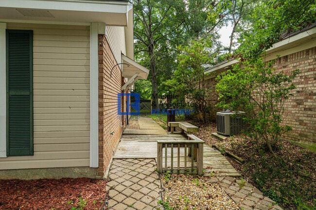 Building Photo - 3 Bed/2 Bath Home in Brandon