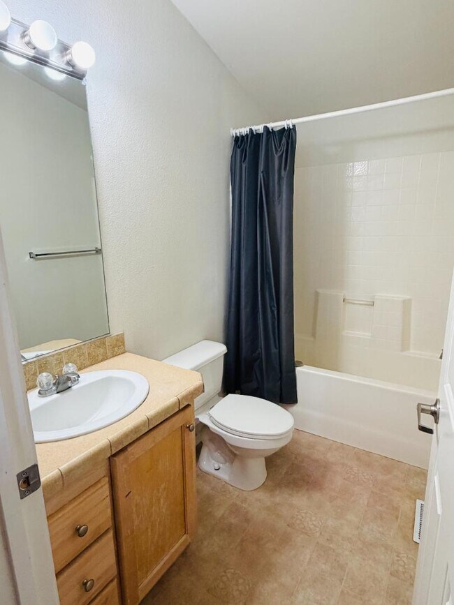 Building Photo - 558 N Tam Rim Dr
