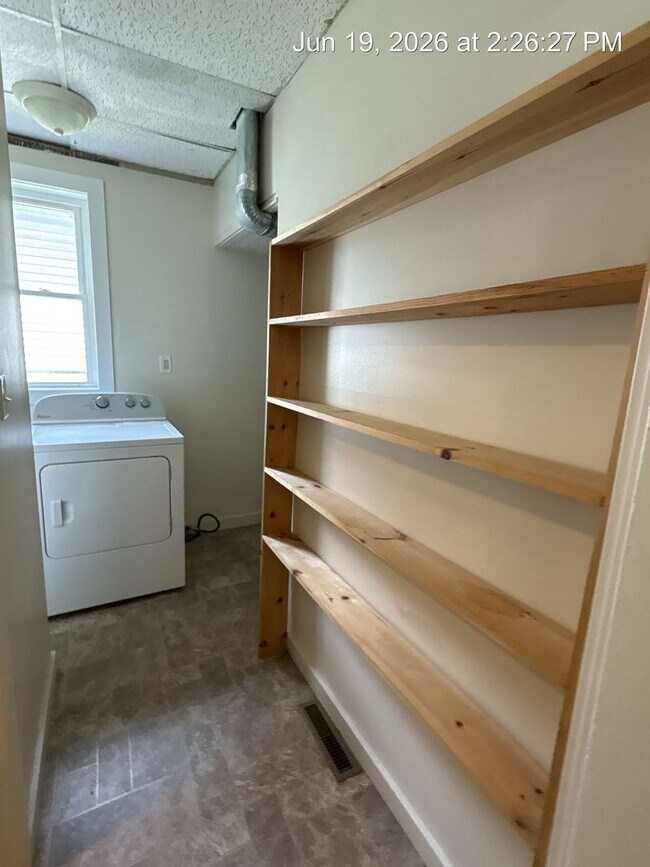Building Photo - 142 Lorentz St