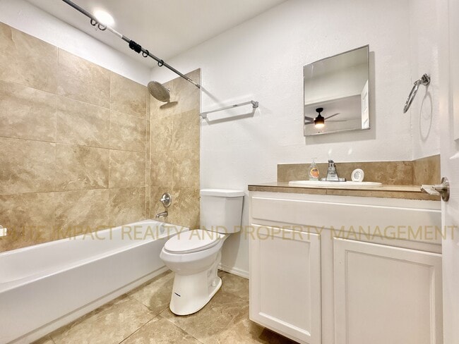 Building Photo - 4650 E Calle Aurora