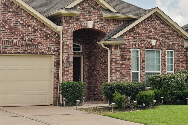 Building Photo - 2232 Ivy Wall Dr