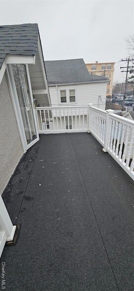 Building Photo - 218 W Chester St