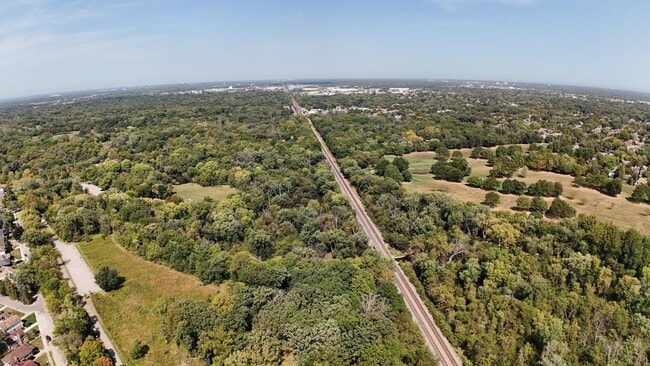 Building Photo - 5245 W Ardmore Ave