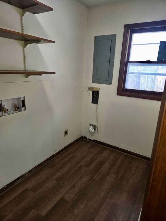 Building Photo - 2 bedroom duplex in St Joseph