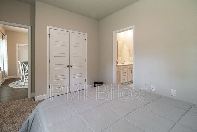 Building Photo - 12253 Savannah Cir