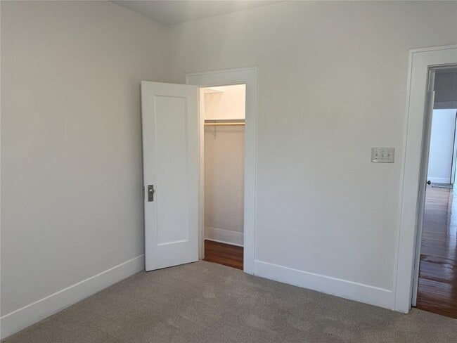 Building Photo - 2842 Shoal Crest Ave