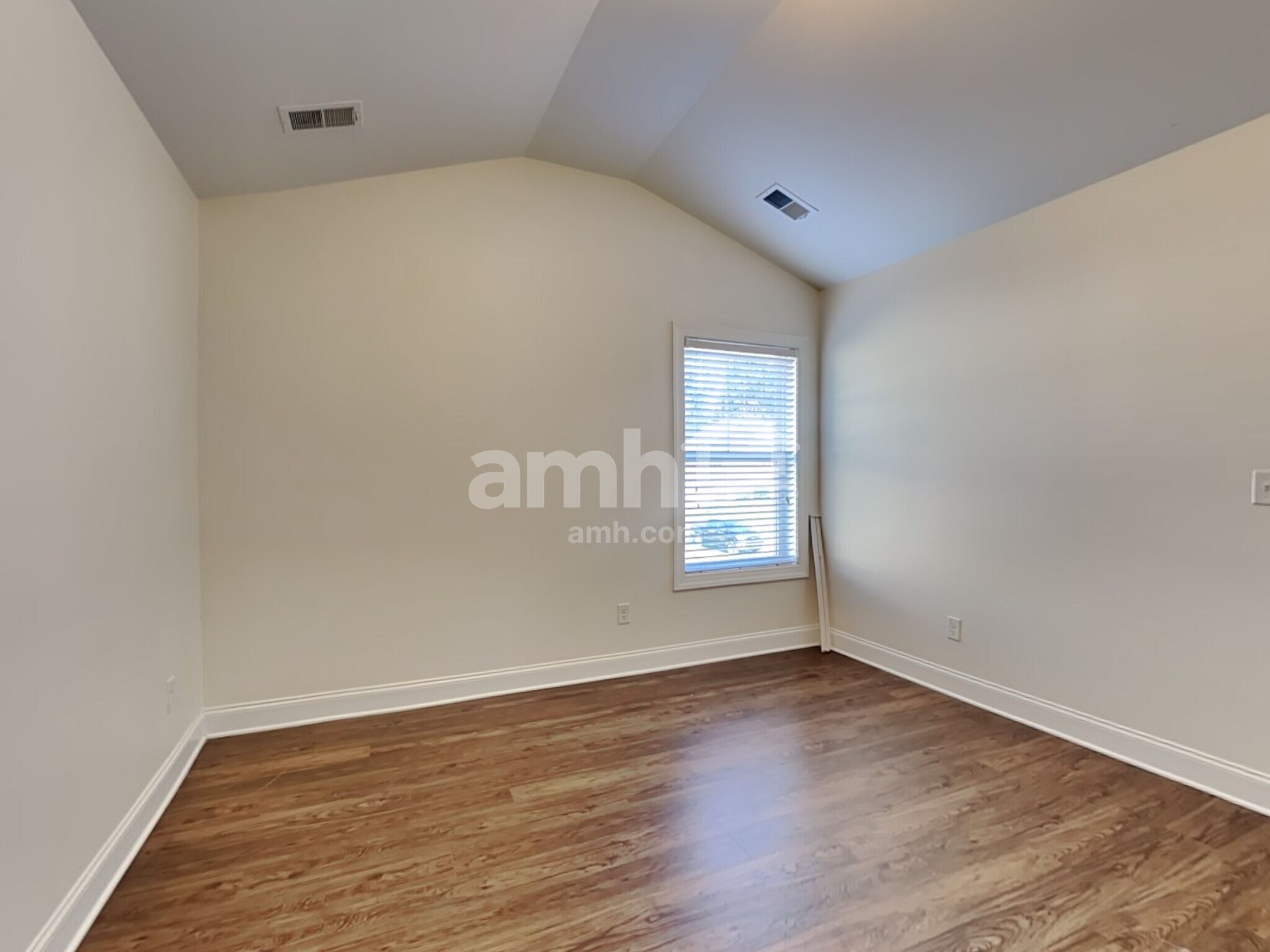 Building Photo - 110 Doral Blue Dr