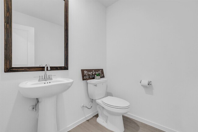 Building Photo - 25344 Carnation Ct