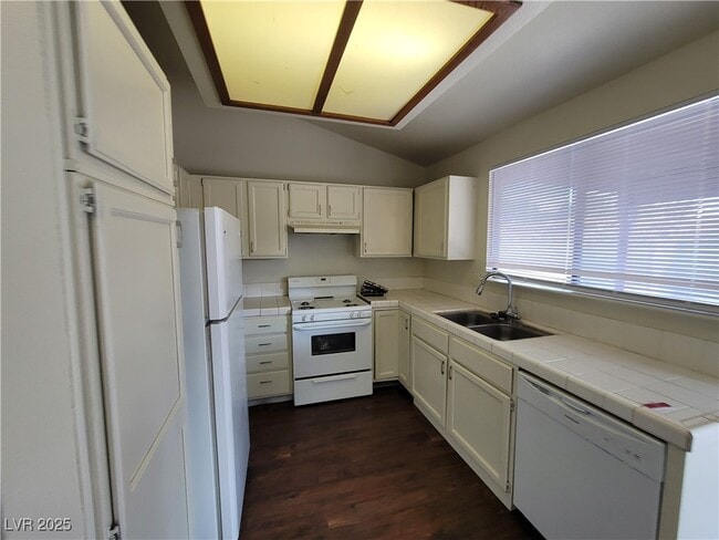 Building Photo - 372 Rushing Creek Ct