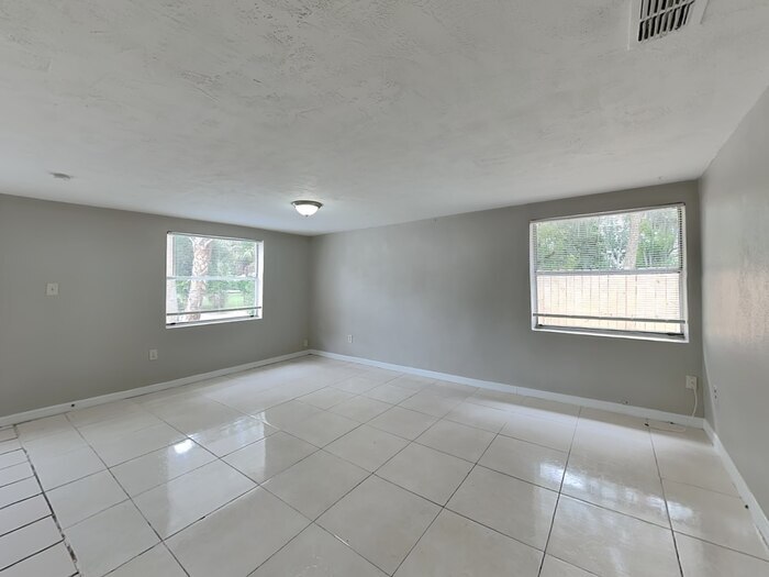 Building Photo - 802 Lincoln Ave