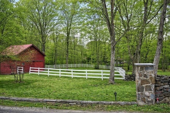 Building Photo - 48 Oak Rd