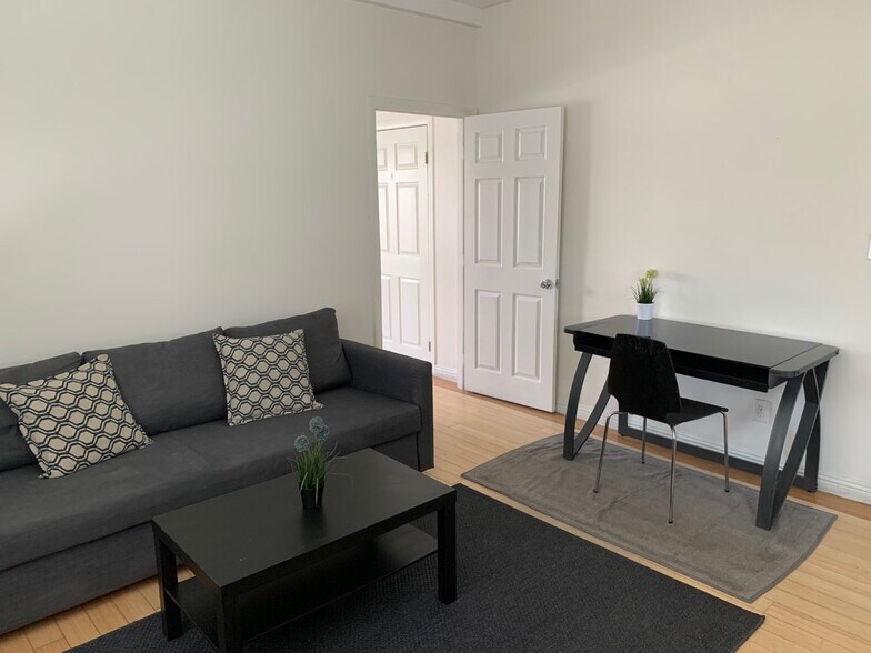 Living Room - 1402 W Olympic Blvd