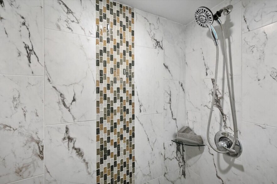 Building Photo - 18 W Elder St