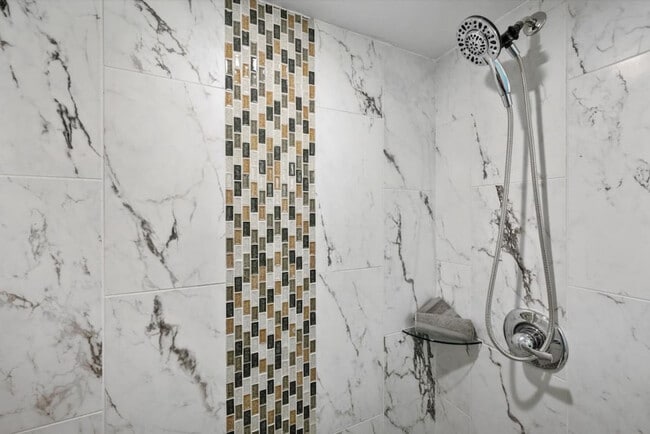 Building Photo - 18 W Elder St