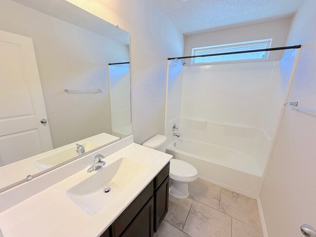 Building Photo - Beautiful 3-Bedroom Home in Tierra Oeste near Ladera/Unser. Refrigerated Air!