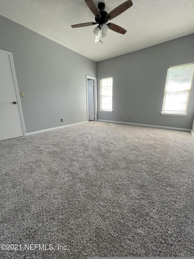 Building Photo - 1827 Wildwood Creek Ln