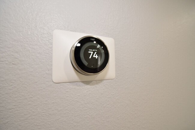 Building Photo - STUNNING AND MODERN 2 BED 2 BATH CONDO AT ...