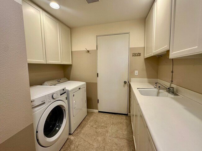 Building Photo - 57600 Interlachen