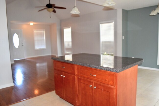 Building Photo - You've Found It! Split floor plan, fenced yard, extra storage