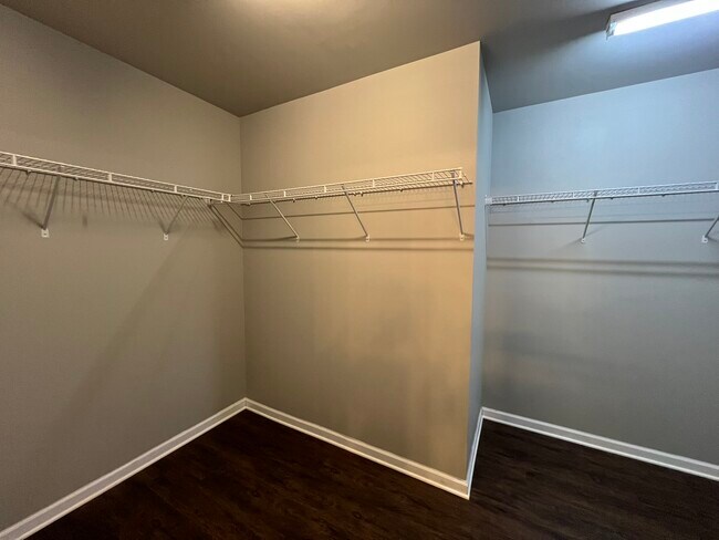 Building Photo - 2198 Laurens Dr