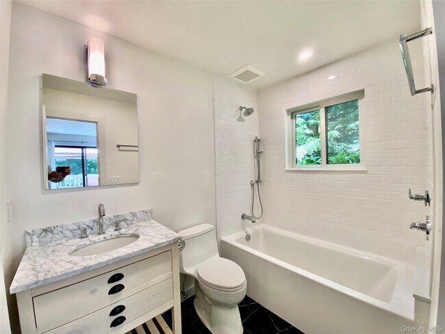 Building Photo - 98 Hands Creek Rd