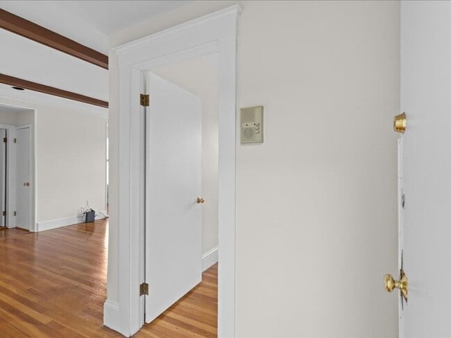 Building Photo - NICE 1 BEDROOM IN BRIGHTON ~ STAINLESS STEEL APPLIANCES, RECESSED LIGHTING