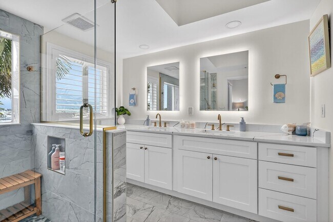 Building Photo - 675 NW Flagler Ave